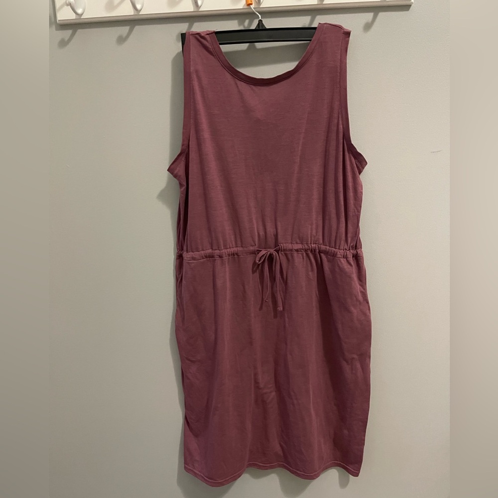 Columbia Active Dress, Size L. Polyester/Rayon Activewear Outdoor mauve boxEG